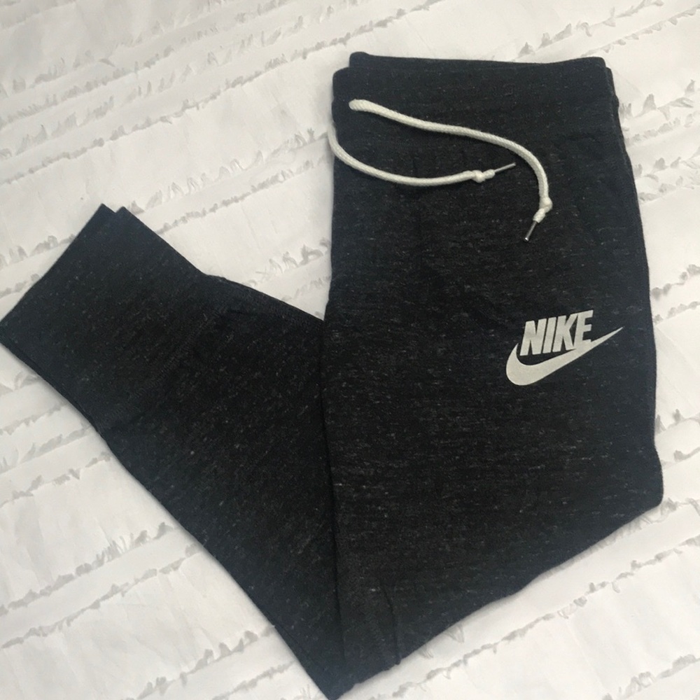 Cropped Nike sweats